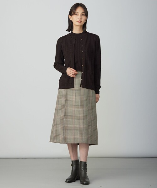 J.PRESS(ジェイプレス)の「KNIT BASIC クルーネック カーディガン(カーディガン/ボレロ・レディース・ネイビー系/パイングリーン系/ダークブラウン系/ベージュ系/オレンジ系・T15/T13)」の9枚目の写真