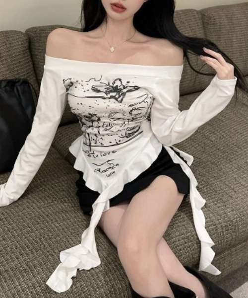 lilful（リルフル）の「Y2Kバタフライアートプリント オフショルダーフリルロンT（Tシャツ/カットソー・レディース・ブラック/ホワイト・S/M）」の9枚目の写真
