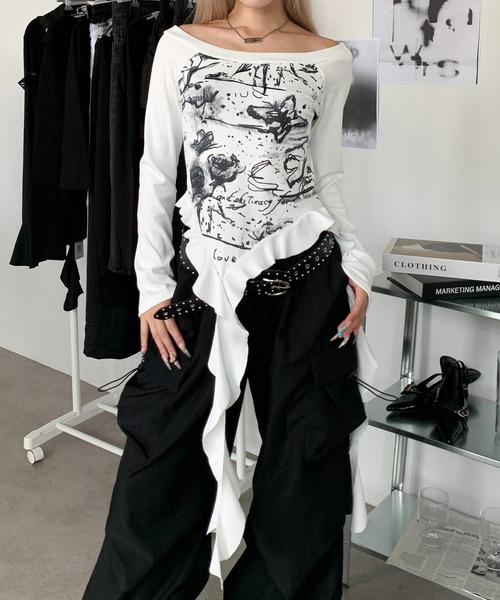 lilful（リルフル）の「Y2Kバタフライアートプリント オフショルダーフリルロンT（Tシャツ/カットソー・レディース・ブラック/ホワイト・S/M）」の19枚目の写真