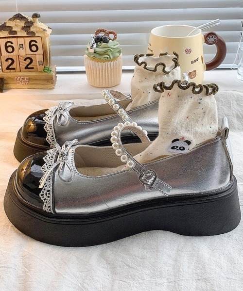 Ritzy(リッツィー)の「厚底 リボンデザイン フェイクパール付きヒールパンプス/シューズ(ローファー・レディース・ホワイト/シルバー・24/23/23.5/24.5/22.5)」の4枚目の写真