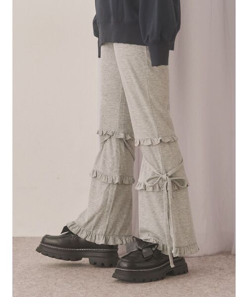 merry jenny(メリージェニー)の「フリルリブフレアパンツ(スウェットパンツ・レディース・グレー/ブラック・FREE)」の3枚目の写真