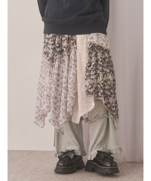 merry jenny(メリージェニー)の「フリルリブフレアパンツ(スウェットパンツ・レディース・グレー/ブラック・FREE)」の4枚目の写真