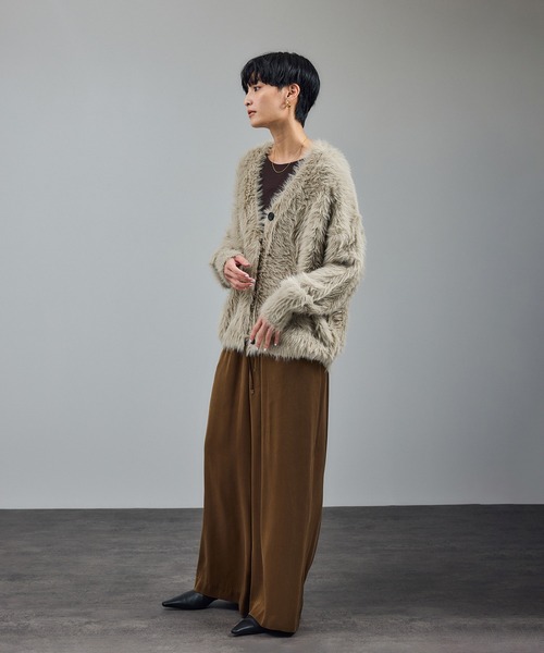 SALON adam et rope'(サロン アダム エ ロペ)の「【WEB限定】ウォッシャブルシャギーVネックニットカーディガン(カーディガン/ボレロ・レディース・チャコールグレー/ライトグレー/ベージュ系その他/イエロー系その他・FREE)」の7枚目の写真