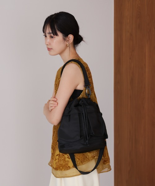 Bou Jeloud(ブージュルード)の「ナイロン巾着(エコバッグ/サブバッグ・レディース・カーキ/ブラック/グレイッシュベージュ・ONESIZE)」の6枚目の写真