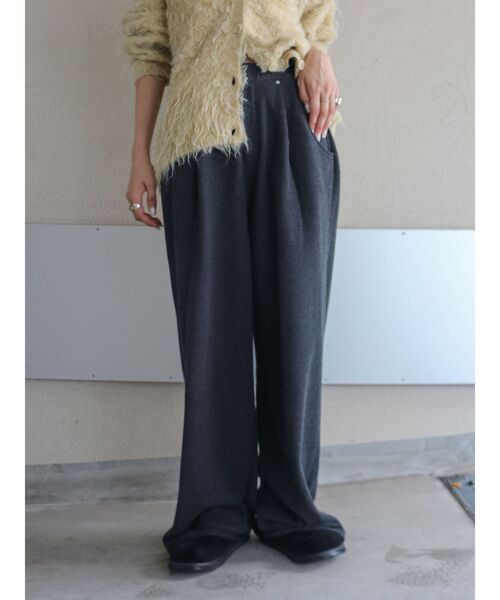 Ungrid(アングリッド)の「スウェットタックパンツ(スウェットパンツ・レディース・ライトグレー/チャコールグレー・FREE)」の2枚目の写真