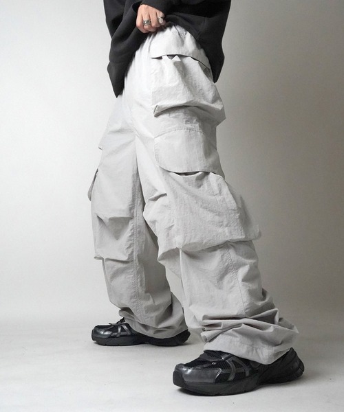 イルズ（ILLS）/ILL’S マルチポケット ナイロンカーゴパンツ 裾ドローコード ワイドパンツ セール】マルチポケット ナイロンカーゴパンツ 裾ドローコード ワイド