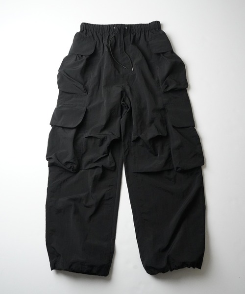 ILL'S（イルズ）の「マルチポケット ナイロンカーゴパンツ 裾ドローコード ワイドパンツ（カーゴパンツ・メンズ・グレー/チャコールグレー/ブラック・M/L）」の12枚目の写真