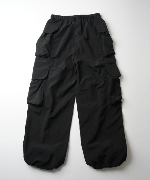 ILL'S（イルズ）の「マルチポケット ナイロンカーゴパンツ 裾ドローコード ワイドパンツ（カーゴパンツ・メンズ・グレー/チャコールグレー/ブラック・M/L）」の5枚目の写真