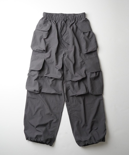 ILL'S（イルズ）の「マルチポケット ナイロンカーゴパンツ 裾ドローコード ワイドパンツ（カーゴパンツ・メンズ・グレー/チャコールグレー/ブラック・M/L）」の8枚目の写真