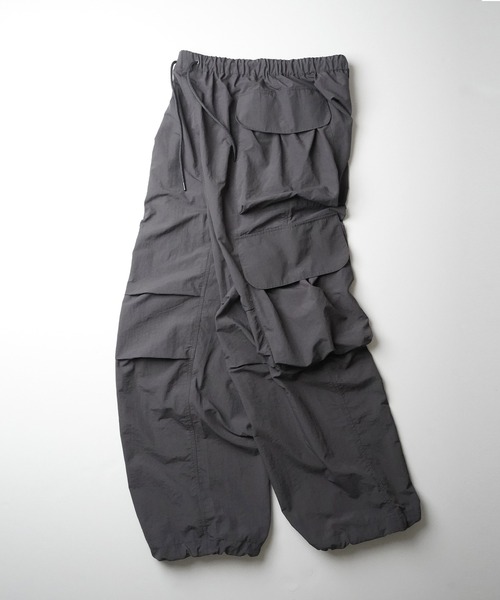 ILL'S（イルズ）の「マルチポケット ナイロンカーゴパンツ 裾ドローコード ワイドパンツ（カーゴパンツ・メンズ・グレー/チャコールグレー/ブラック・M/L）」の15枚目の写真