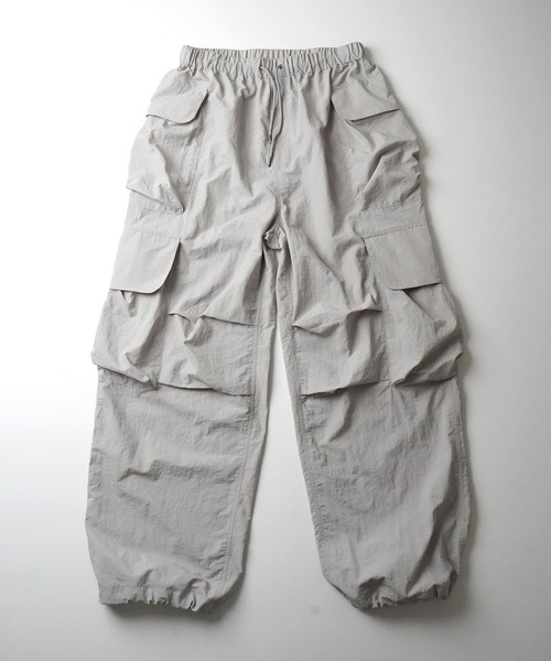 ILL'S（イルズ）の「マルチポケット ナイロンカーゴパンツ 裾ドローコード ワイドパンツ（カーゴパンツ・メンズ・グレー/チャコールグレー/ブラック・M/L）」の11枚目の写真