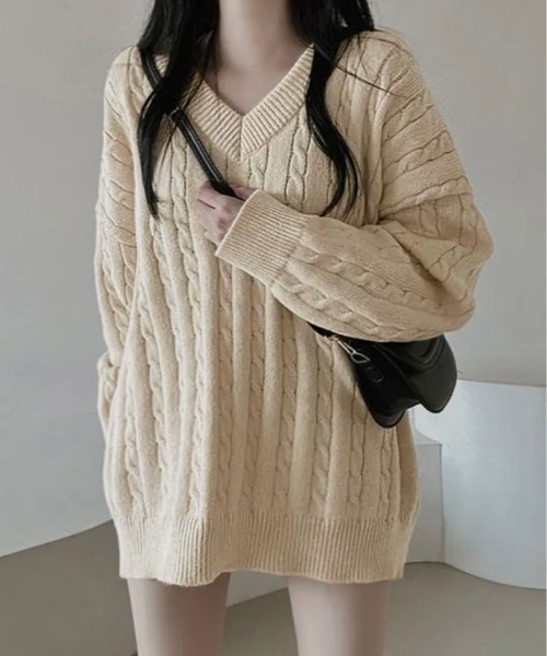 kirakiraShop(キラキラショップ)の「ざっくり感がかわいい、大人の抜け感ニット。Vネック オーバー サイズ ニット(ニット/セーター・レディース・クリーム/レッド/チャコール/ネイビー・FREE)」の1枚目の写真