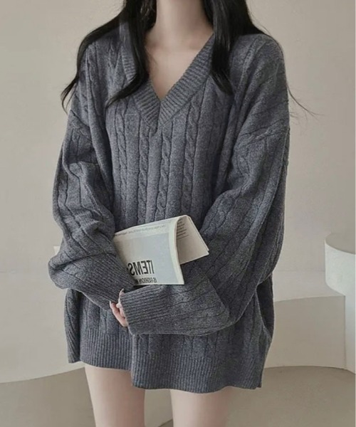 kirakiraShop(キラキラショップ)の「ざっくり感がかわいい、大人の抜け感ニット。Vネック オーバー サイズ ニット(ニット/セーター・レディース・クリーム/レッド/チャコール/ネイビー・FREE)」の5枚目の写真