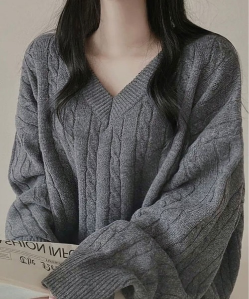 kirakiraShop(キラキラショップ)の「ざっくり感がかわいい、大人の抜け感ニット。Vネック オーバー サイズ ニット(ニット/セーター・レディース・クリーム/レッド/チャコール/ネイビー・FREE)」の6枚目の写真