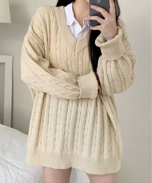 kirakiraShop(キラキラショップ)の「ざっくり感がかわいい、大人の抜け感ニット。Vネック オーバー サイズ ニット(ニット/セーター・レディース・クリーム/レッド/チャコール/ネイビー・FREE)」の10枚目の写真
