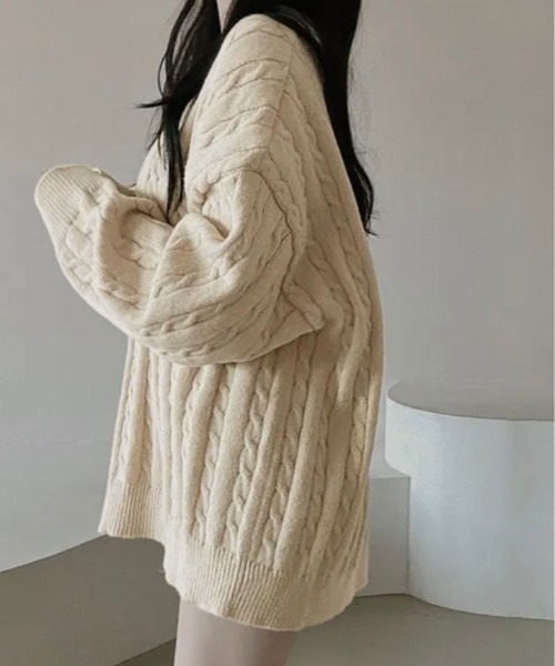 kirakiraShop(キラキラショップ)の「ざっくり感がかわいい、大人の抜け感ニット。Vネック オーバー サイズ ニット(ニット/セーター・レディース・クリーム/レッド/チャコール/ネイビー・FREE)」の9枚目の写真