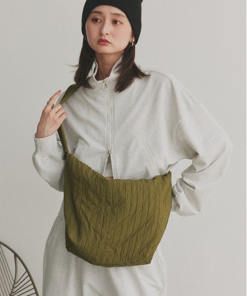 ad thie(アドティエ)の「ギャザーストラップ ワッシャーショルダーバッグ(ショルダーバッグ・レディース・オフホワイト/カーキ/ライトベージュ・FREE)」の10枚目の写真