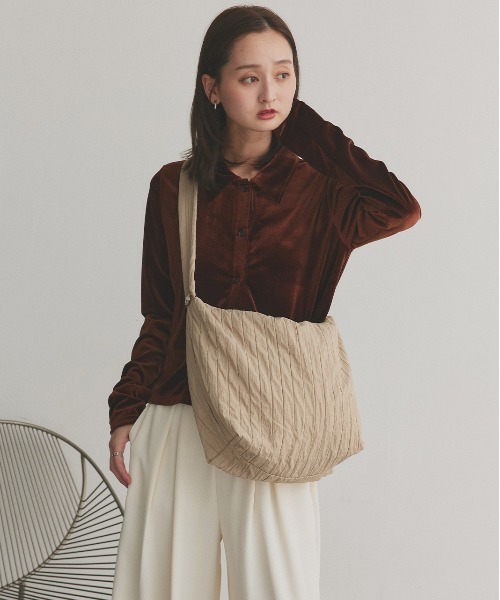 ad thie(アドティエ)の「ギャザーストラップ ワッシャーショルダーバッグ(ショルダーバッグ・レディース・オフホワイト/カーキ/ライトベージュ・FREE)」の15枚目の写真