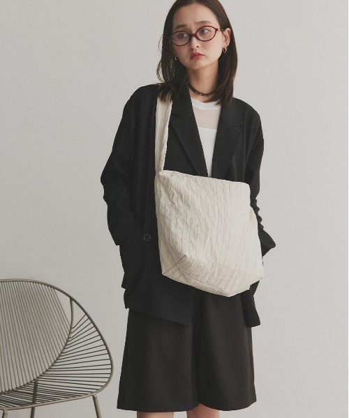 ad thie(アドティエ)の「ギャザーストラップ ワッシャーショルダーバッグ(ショルダーバッグ・レディース・オフホワイト/カーキ/ライトベージュ・FREE)」の19枚目の写真