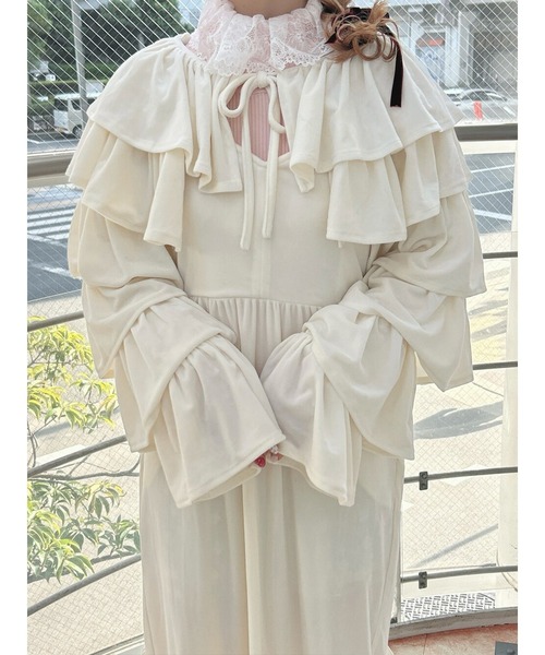 merry jenny(メリージェニー)の「ベロアティアードボレロ(カーディガン/ボレロ・レディース・その他1/アイボリー/ブラック・FREE)」の2枚目の写真