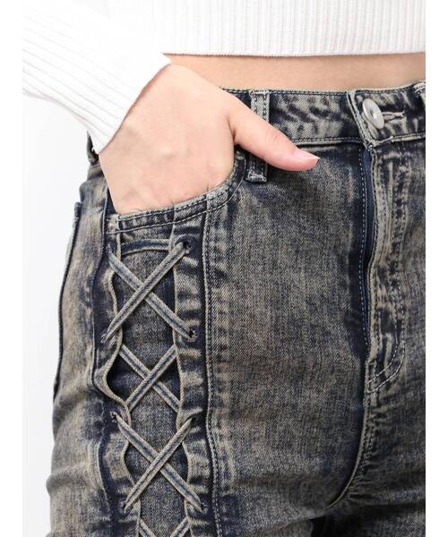 GYDA（ジェイダ）の「ハイウエスト LEG 2WAY ECO FURサイドレースアップフレアデニムパンツ（デニムパンツ・レディース・インディゴブルー/ブルー・MEDIUM/SMALL/X-SMALL）」の9枚目の写真