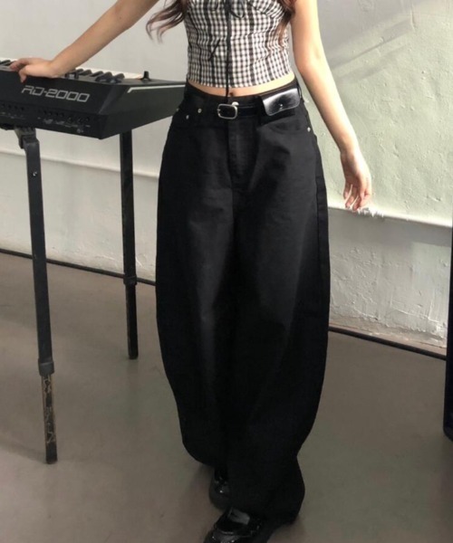 semplice(センプリチェ)の「リボンディテールワイドデニムパンツ(デニムパンツ・レディース・ホワイト/ブラック・S/M/L)」の5枚目の写真
