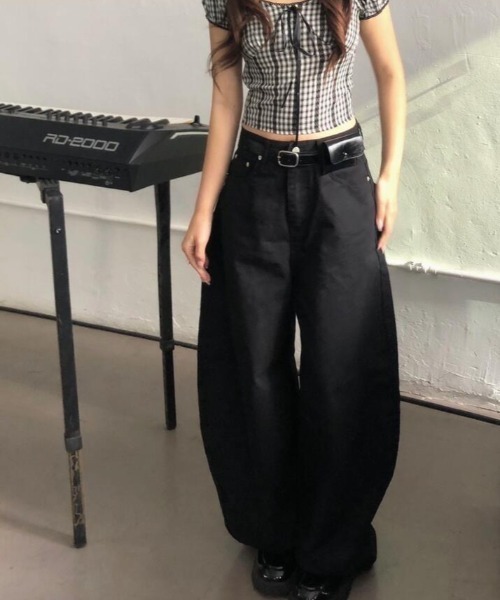 semplice(センプリチェ)の「リボンディテールワイドデニムパンツ(デニムパンツ・レディース・ホワイト/ブラック・S/M/L)」の6枚目の写真