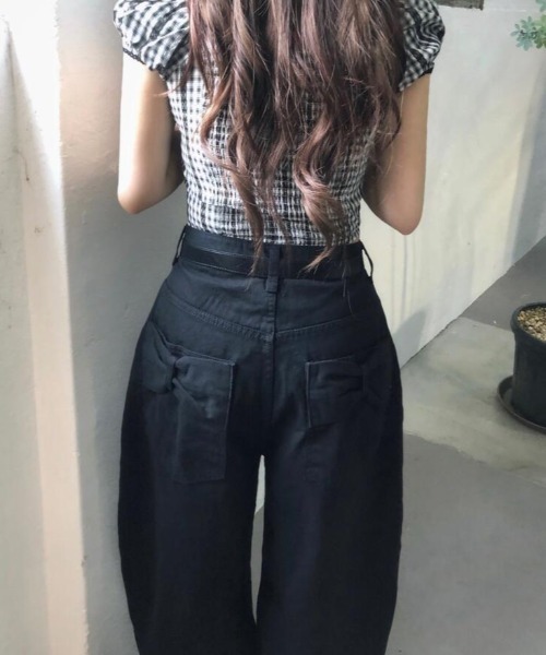 semplice(センプリチェ)の「リボンディテールワイドデニムパンツ(デニムパンツ・レディース・ホワイト/ブラック・S/M/L)」の7枚目の写真