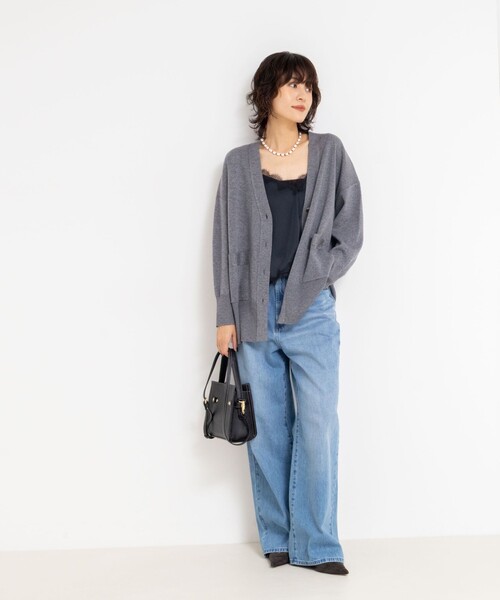 NOLLEY’S Sophi(ノーリーズソフィ)の「ウォッシャブルレーストリミングサテンキャミブラウス(キャミソール・レディース・ダークブラウン/ネイビー・38)」の4枚目の写真