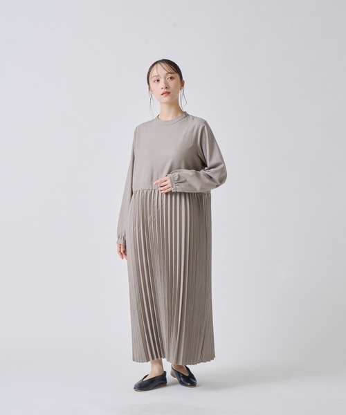 Kelen(ケレン)の「「KELEN / ケレン」アコーディオンプリーツワンピース(ワンピース・レディース・ブラック/グレイッシュベージュ/チャコールグレー・S/M)」の10枚目の写真
