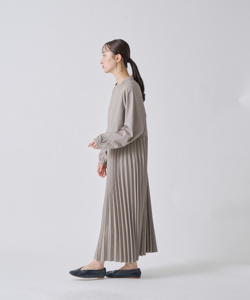 Kelen(ケレン)の「「KELEN / ケレン」アコーディオンプリーツワンピース(ワンピース・レディース・ブラック/グレイッシュベージュ/チャコールグレー・S/M)」の13枚目の写真