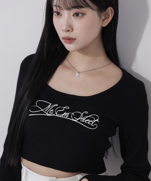 me+em select(ミームセレクト)の「【 3color 】 レタリングロゴ刺繍スクエアネックショートリブニットトップス / lettering logo embroidery square neck short rib knit tops(ニット/セーター・レディース・グレー/ホワイト/ブラック・FREE)」の8枚目の写真