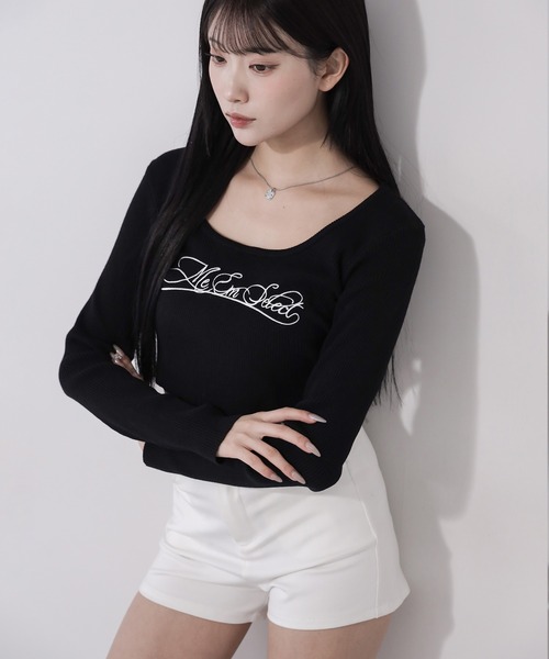 me+em select(ミームセレクト)の「【 3color 】 レタリングロゴ刺繍スクエアネックショートリブニットトップス / lettering logo embroidery square neck short rib knit tops(ニット/セーター・レディース・グレー/ホワイト/ブラック・FREE)」の9枚目の写真