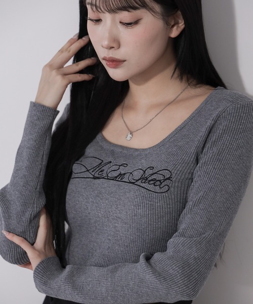 me+em select(ミームセレクト)の「【 3color 】 レタリングロゴ刺繍スクエアネックショートリブニットトップス / lettering logo embroidery square neck short rib knit tops(ニット/セーター・レディース・グレー/ホワイト/ブラック・FREE)」の17枚目の写真