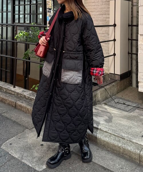 CIAOPANIC（チャオパニック）の「襟ボア配色キルティングロングコート（その他アウター・レディース・カーキ/ブラック/ブラウン・1）」の2枚目の写真