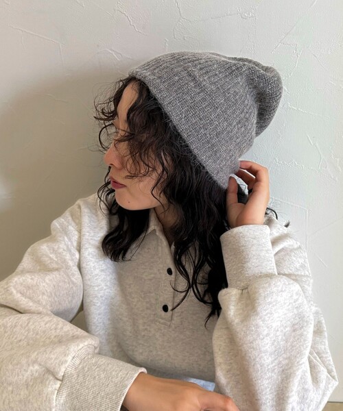 fredy emue(フレディエミュ)の「アンゴラ混リブニットキャップ(ニットキャップ/ビーニー・レディース・グレー/アイボリー・FREE)」の2枚目の写真