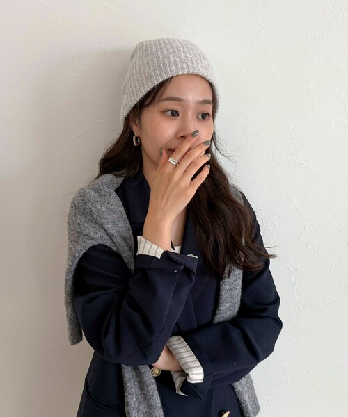 fredy emue(フレディエミュ)の「アンゴラ混リブニットキャップ(ニットキャップ/ビーニー・レディース・グレー/アイボリー・FREE)」の3枚目の写真