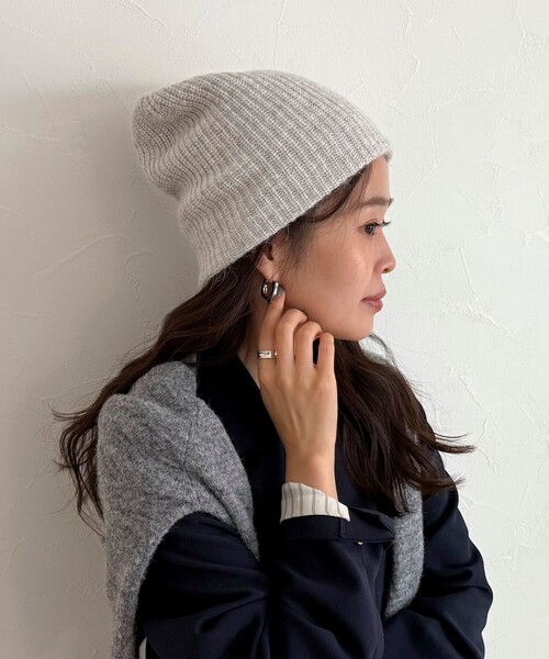 fredy emue(フレディエミュ)の「アンゴラ混リブニットキャップ(ニットキャップ/ビーニー・レディース・グレー/アイボリー・FREE)」の4枚目の写真