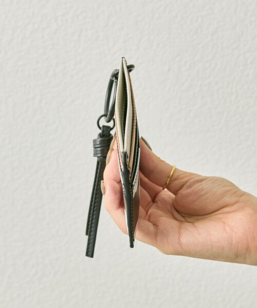 ear PAPILLONNER（イアパピヨネ）の「《インフルエンサーuchida企画/本革》柄カードケース（カードケース・レディース・ブラック・FREE）」の15枚目の写真