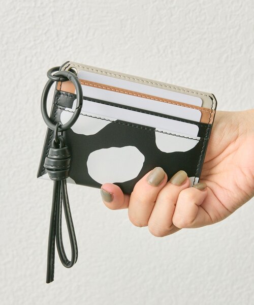 ear PAPILLONNER（イアパピヨネ）の「《インフルエンサーuchida企画/本革》柄カードケース（カードケース・レディース・ブラック・FREE）」の4枚目の写真