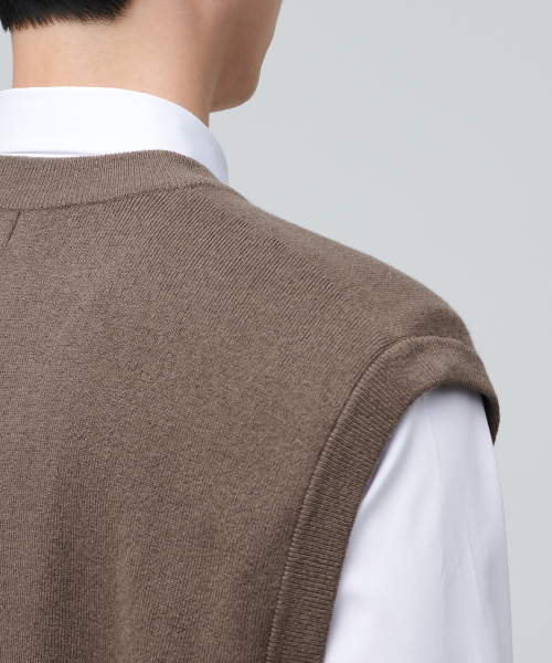MUSINSA STANDARD(ムシンサスタンダード)の「ラムウールVネックニットベスト【モカ】(ニット/セーター・メンズ・その他・SMALL/MEDIUM/LARGE/X-LARGE/XX-LARGE)」の13枚目の写真
