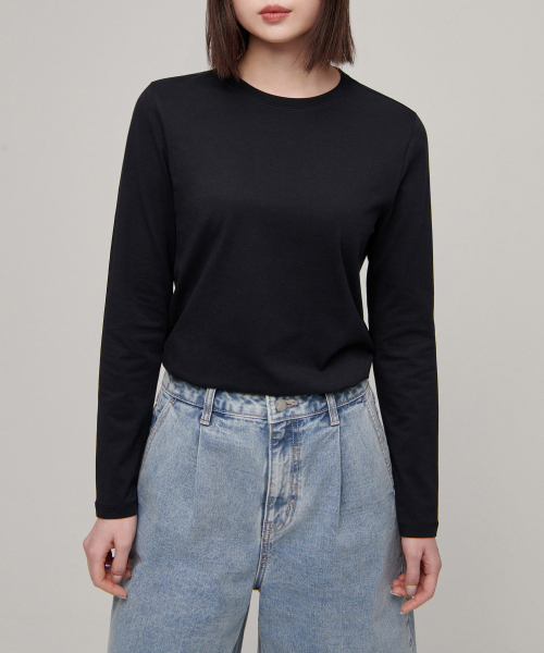 MUSINSA STANDARD WOMAN（ムシンサスタンダードウーマン）の「ウィメンズフレキシブルクルーネック長袖Tシャツ[ブラック]（Tシャツ/カットソー・レディース・その他・SMALL/MEDIUM/LARGE/X-LARGE/X-SMALL）」の4枚目の写真