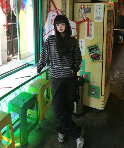 YOUHEE（ユヒ）の「I LOVE APPLIQUE HOOD ZIP-UP CHARCOAL（パーカー・レディース・チャコール・FREE）」の12枚目の写真
