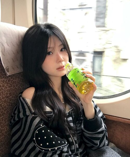 YOUHEE（ユヒ）の「I LOVE APPLIQUE HOOD ZIP-UP CHARCOAL（パーカー・レディース・チャコール・FREE）」の15枚目の写真