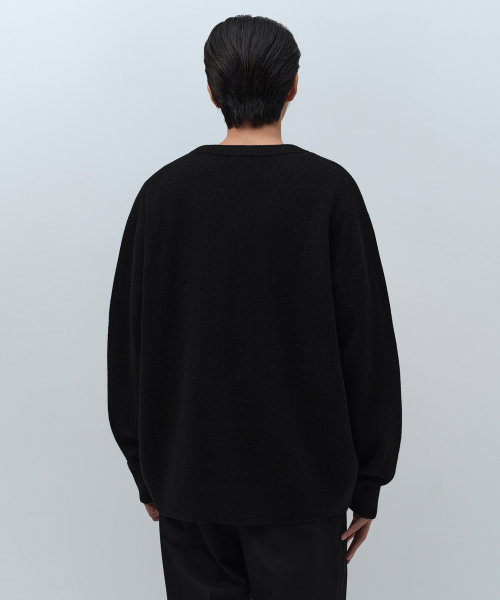 MUSINSA STANDARD（ムシンサスタンダード）の「[ビクトリアウール] ミニマルリブドVネックニット [ブラック]（ニット/セーター・メンズ・その他・SMALL/MEDIUM/LARGE/X-LARGE/XX-LARGE）」の3枚目の写真