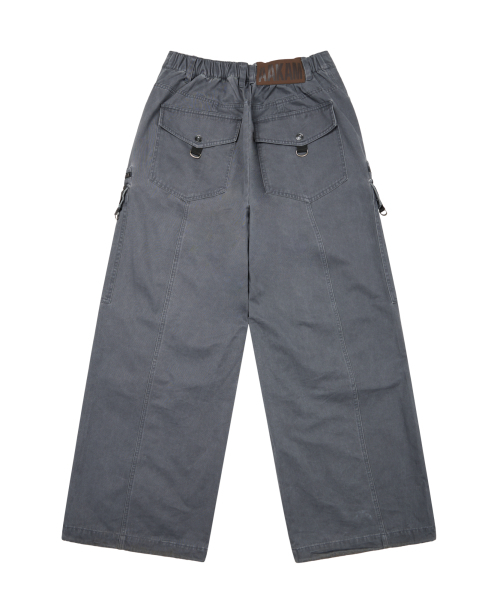 AAKAM（アーカム）の「Knee Pin-Tuck Zippered Cargo Pants (Dark Gray)（その他パンツ・レディース・その他・1/2）」の3枚目の写真