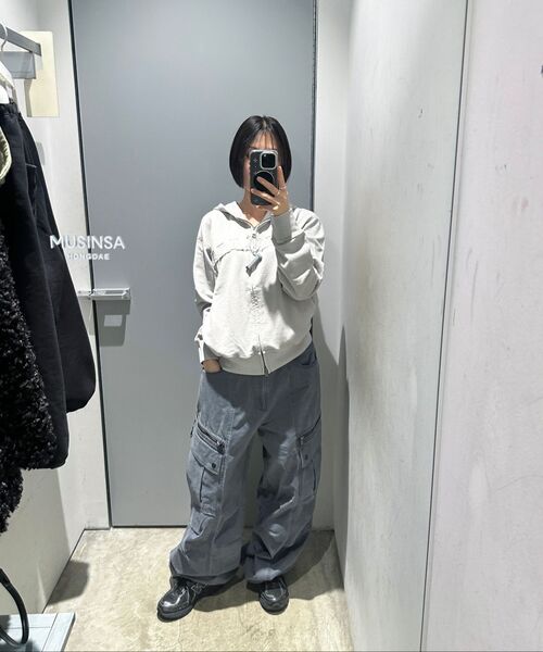 AAKAM(アーカム)の「Knee Pin-Tuck Zippered Cargo Pants (Dark Gray)(その他パンツ・レディース・その他・1/2)」の3枚目の写真