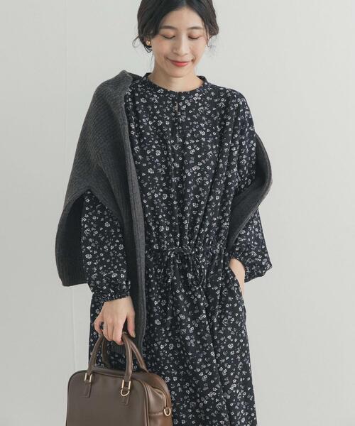URBAN RESEARCH DOORS（アーバンリサーチドアーズ）の「小花柄ドロストワンピース（ワンピース・レディース・ネイビー/ブラック・FREE）」の21枚目の写真