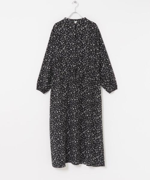URBAN RESEARCH DOORS（アーバンリサーチドアーズ）の「小花柄ドロストワンピース（ワンピース・レディース・ネイビー/ブラック・FREE）」の14枚目の写真