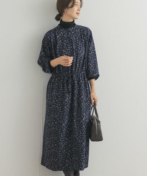 URBAN RESEARCH DOORS（アーバンリサーチドアーズ）の「小花柄ドロストワンピース（ワンピース・レディース・ネイビー/ブラック・FREE）」の17枚目の写真
